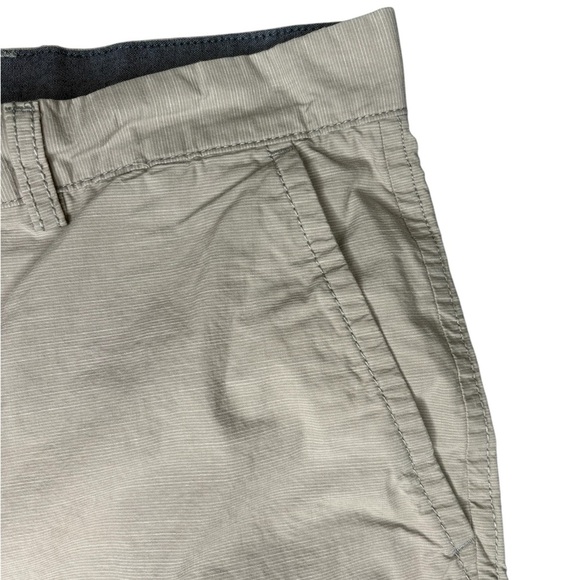 Tommy Hilfiger Beige Flat Front Shorts Size 34 - Picture 4 of 9